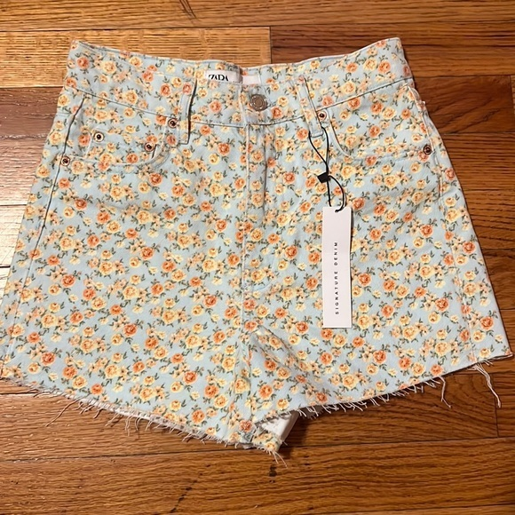 Zara 90s Floral Denim‎ Short Size 0 NWT 🌺 - Picture 1 of 6